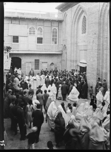 Processó de diumenge de rams a Bagdad. 1922<br><span style="font-size: small">Procesión del domingo de ramos en Bagdad. 1922<br>   Palm Sunday procession in Baghdad. 1922</span>