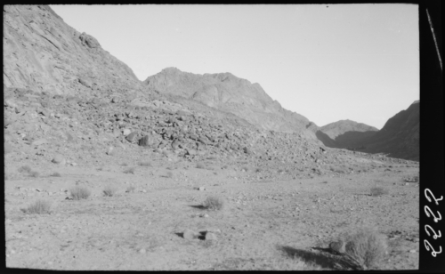 Vista panoràmica del Mont Sinaí. Egipte. 1928<br><span style="font-size: small">Vista panoràmica del Monte Sinaí. Egipto. 1928<br>   Panoramic view of Mont Sinai. Egypt. 1928</span>
