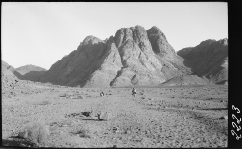 Vista panoràmica del Mont Sinaí. Egipte. 1928<br><span style="font-size: small">Vista panorámica del Monte Sinaí. Egipto. 1928<br>   Panoramic view of Mont Sinai. Egypt. 1928</span>